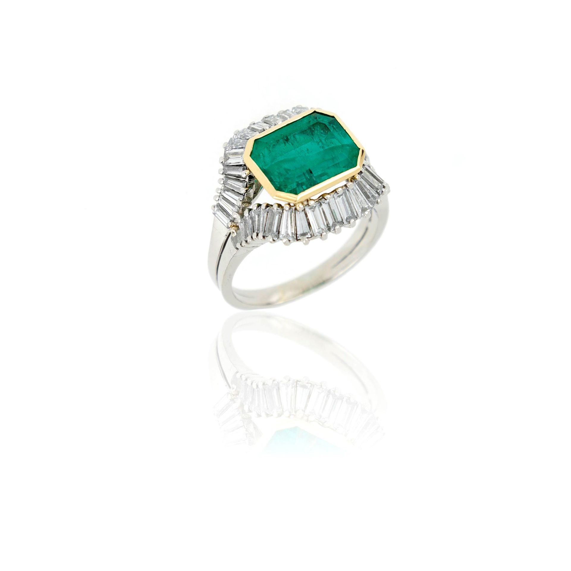 Null 18 Kt platinum and yellow gold cocktail ring with central emerald weighing &hellip;