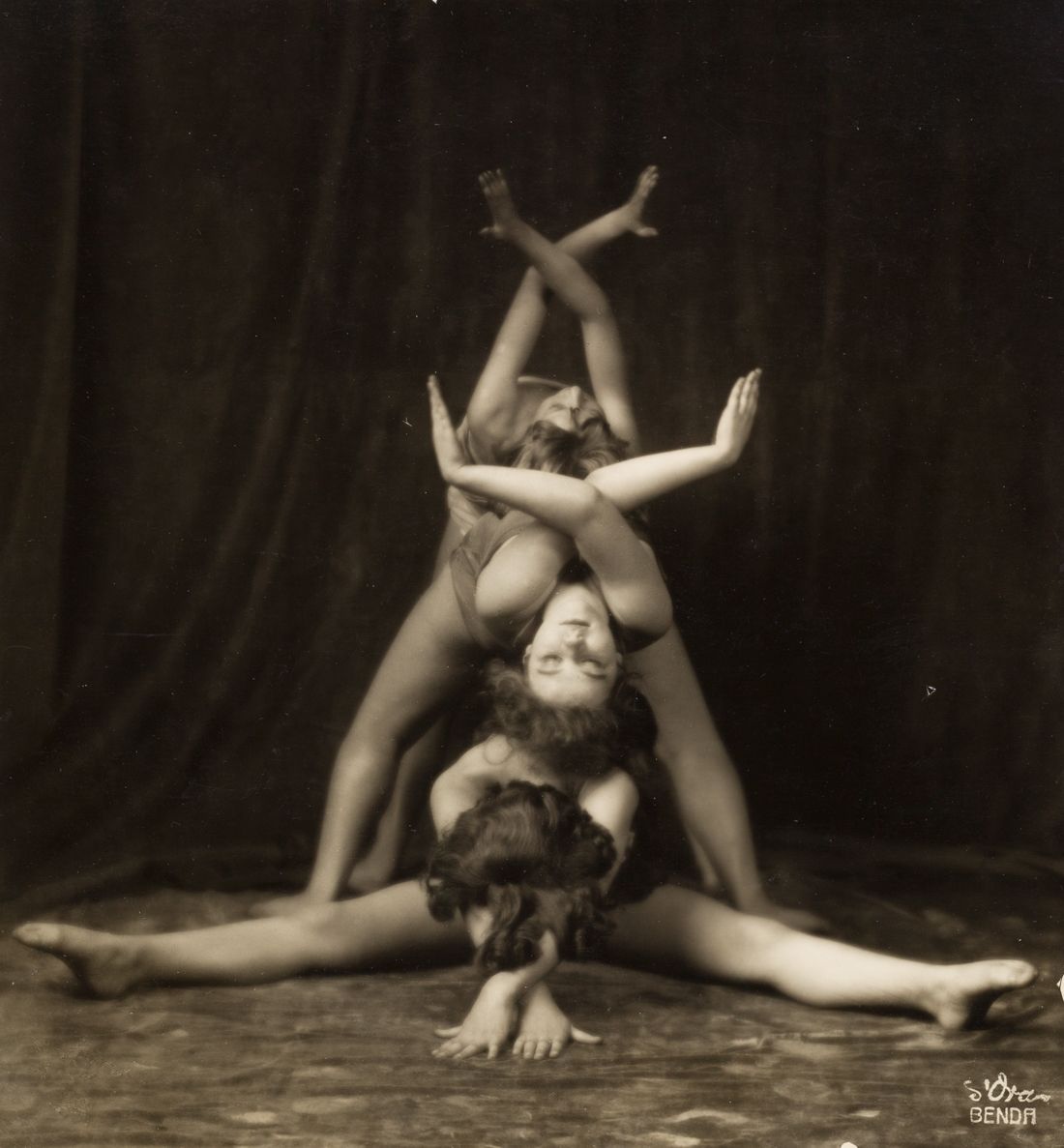 MADAME D'ORA (1881–1963) MADAME D'ORA (1881-1963) | Groupe de danse Gertrude Bod&hellip;