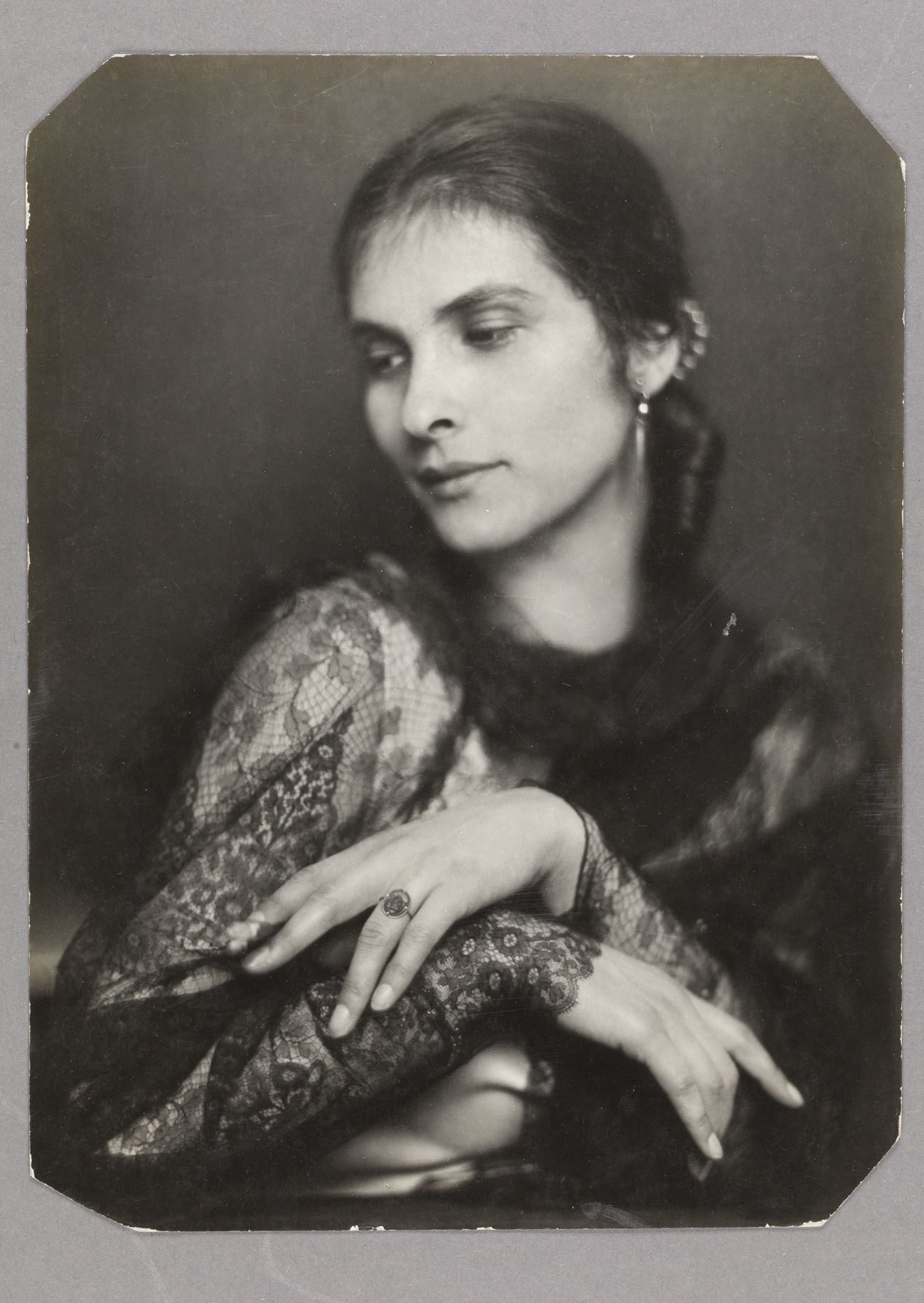 TRUDE FLEISCHMANN (1895–1990) 
特鲁德-弗莱施曼(1895-1990)

女演员Sybille Binder，维也纳，约1929年&hellip;