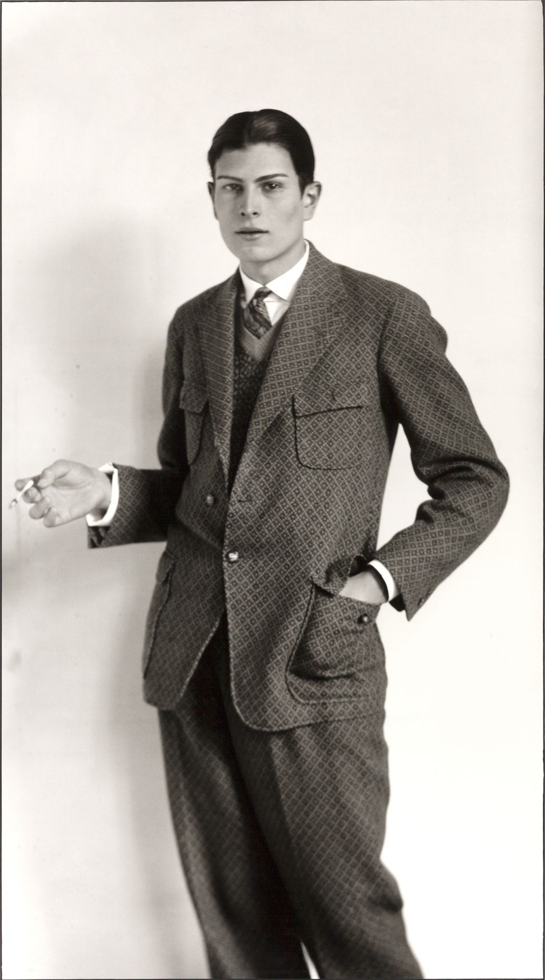AUGUST SANDER (1876–1964) 
奥古斯特-桑德(1876-1964)

体操运动员"（高中生），科隆 1926年

图片尺寸：56.8 x&hellip;