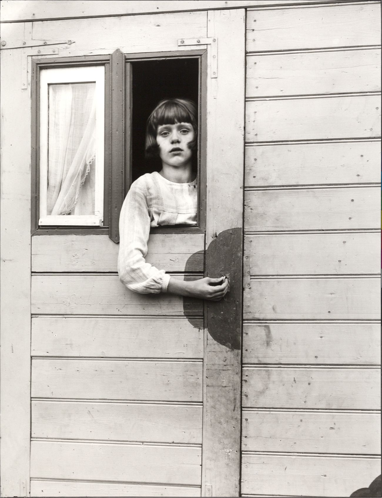 AUGUST SANDER (1876–1964) 
AUGUST SANDER (1876–1964)

'Mädchen im Kirmeswagen' (&hellip;