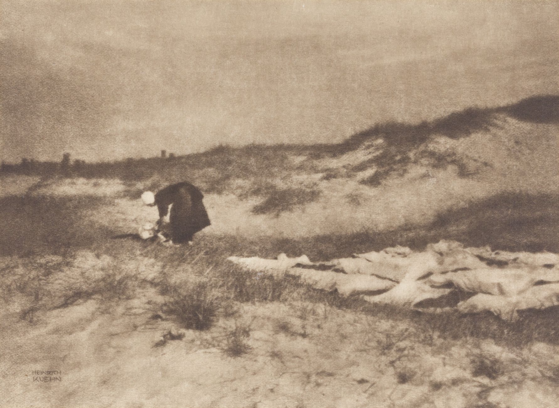 HEINRICH KÜHN (1866–1944) 
HEINRICH KÜHN (1866-1944)

Washerwoman on the dunes',&hellip;