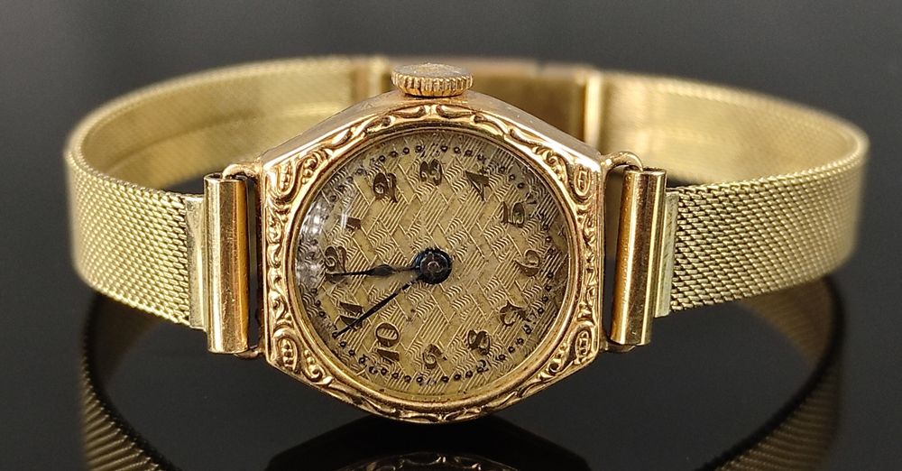 Null 女士腕表，阿拉伯数字，表圈有浮雕装饰，手动上链，黄金585/14K，直径21毫米，长18厘米，开始，25.8克
