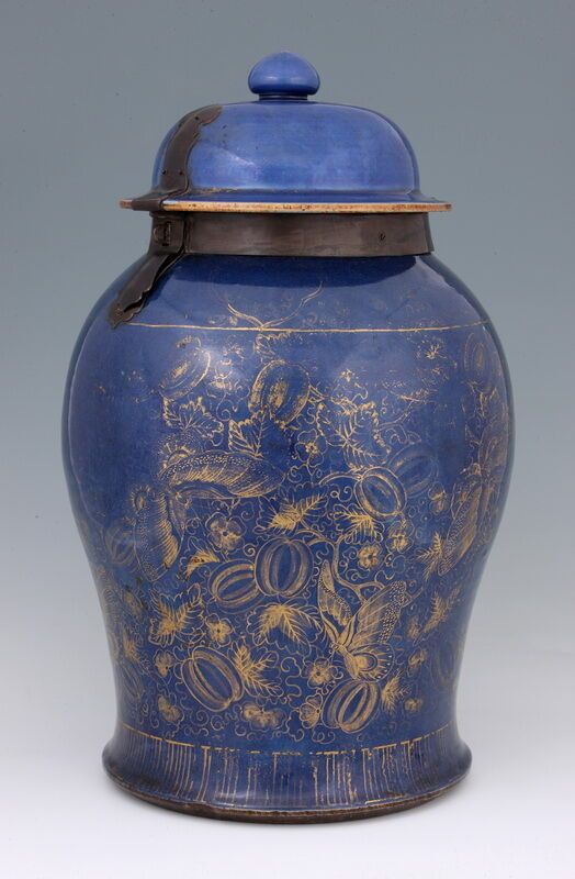 Null Grande POTICHE COUVERTE

CHINE, Epoque Kangxi (1662-1722)

en porcelaine à &hellip;