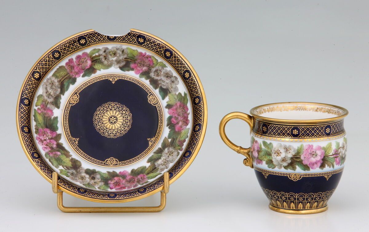 CUP AND SAUCER Sévres, Louis-Philippe period in whit…