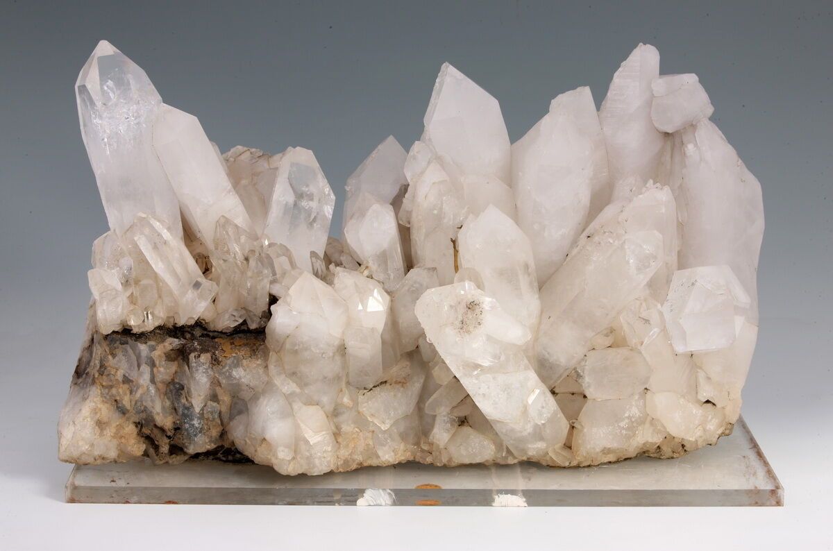 Null BLOCCO importante nel cristallo di rocca

H. 35 cm

L. 63 cm