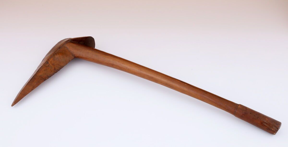 Null Kanak headgear, bird's beak type
New Caledonia
in carved wood
L. 74 cm
(cra&hellip;