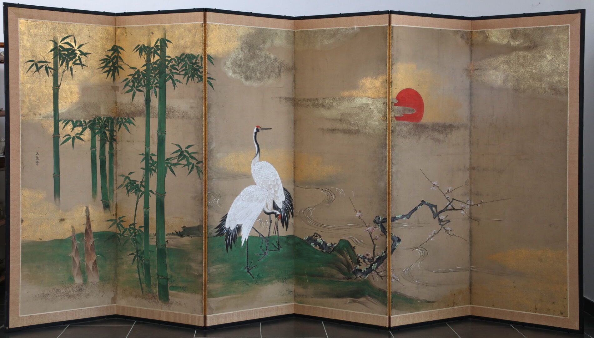 Null JAPÓN, periodo Meiji
PARAVENTO grande de 6 hojas
Tinta, gouache y reflejos &hellip;