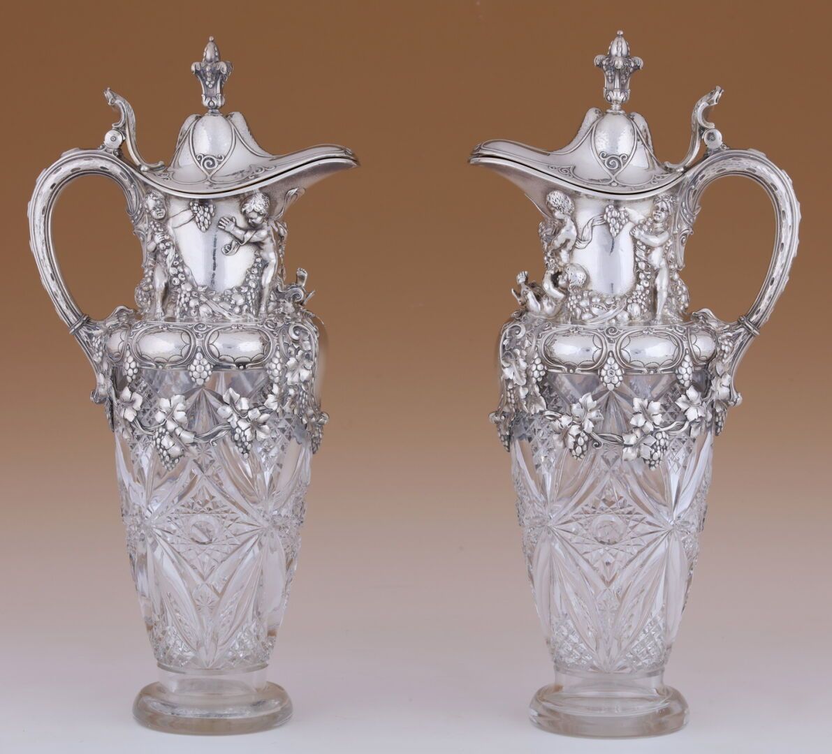 Null Pair of important AIGUIERES
Early 20th Century
in richly cut crystal and mo&hellip;