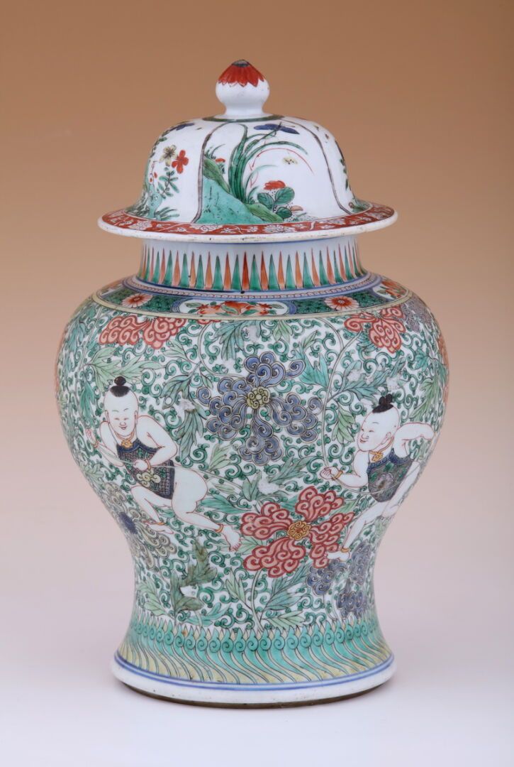 Null HI / CHINE, Fin du XIXème Siècle
POTICHE couverte
en porcelaine émaillée de&hellip;