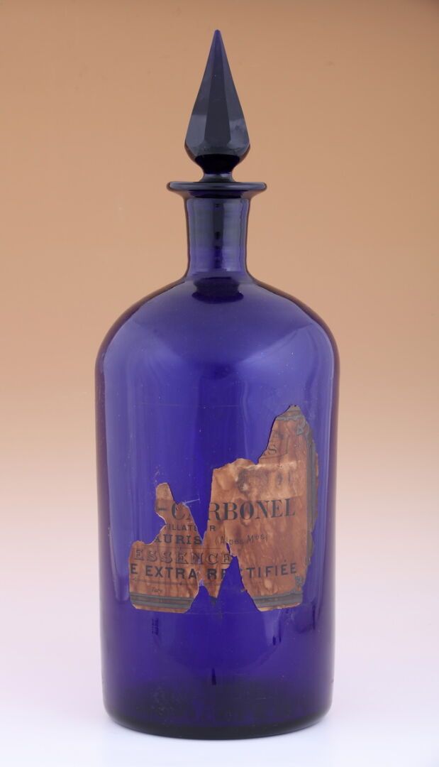 Null Important FLACON de parfumeur
Fin du XIXème Siècle
en verre soufflé teinté &hellip;