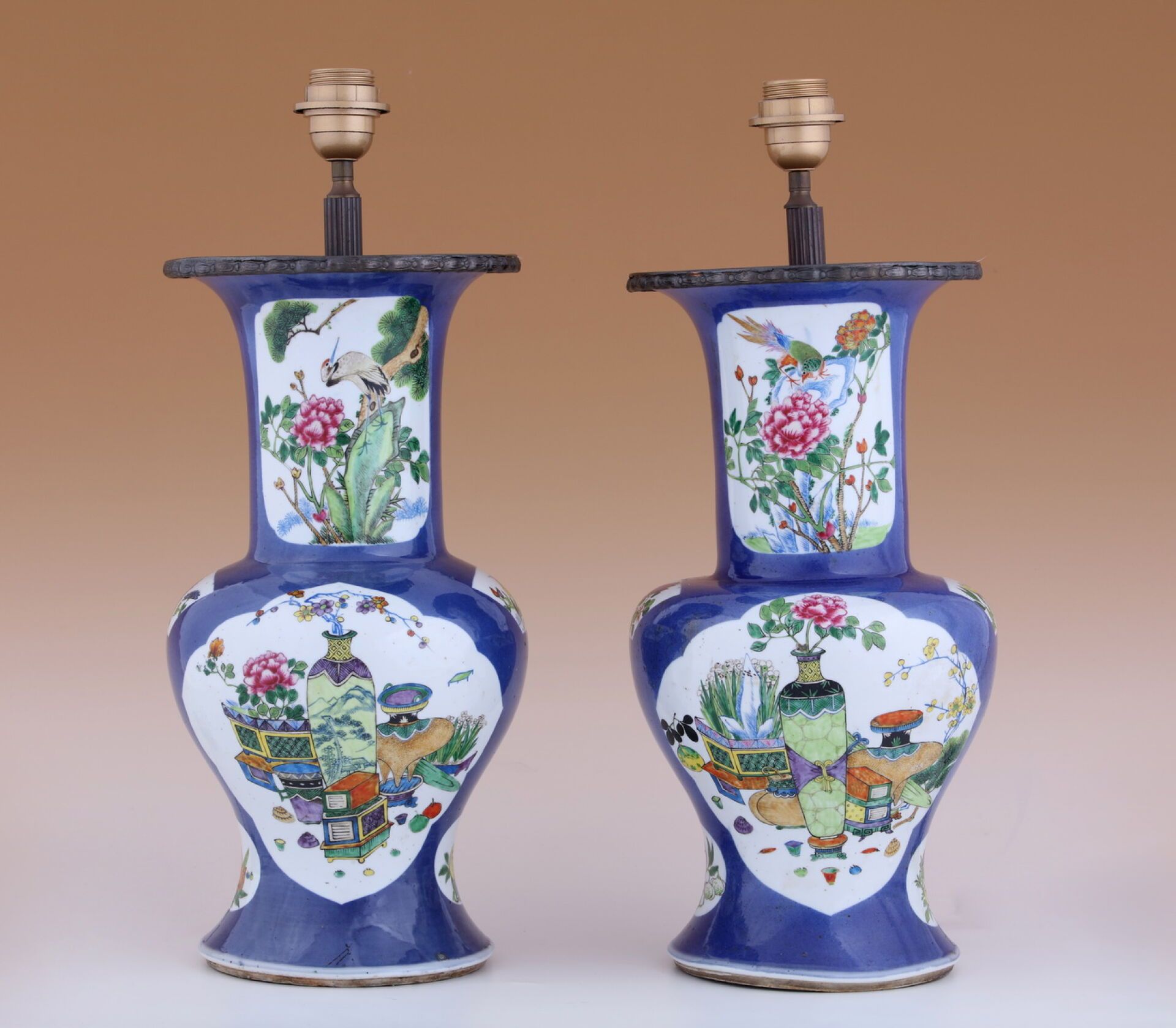 Null Ein Paar balusterförmiger Vasen.
CHINA, Ende des 19. Jahrhunderts
aus Porze&hellip;