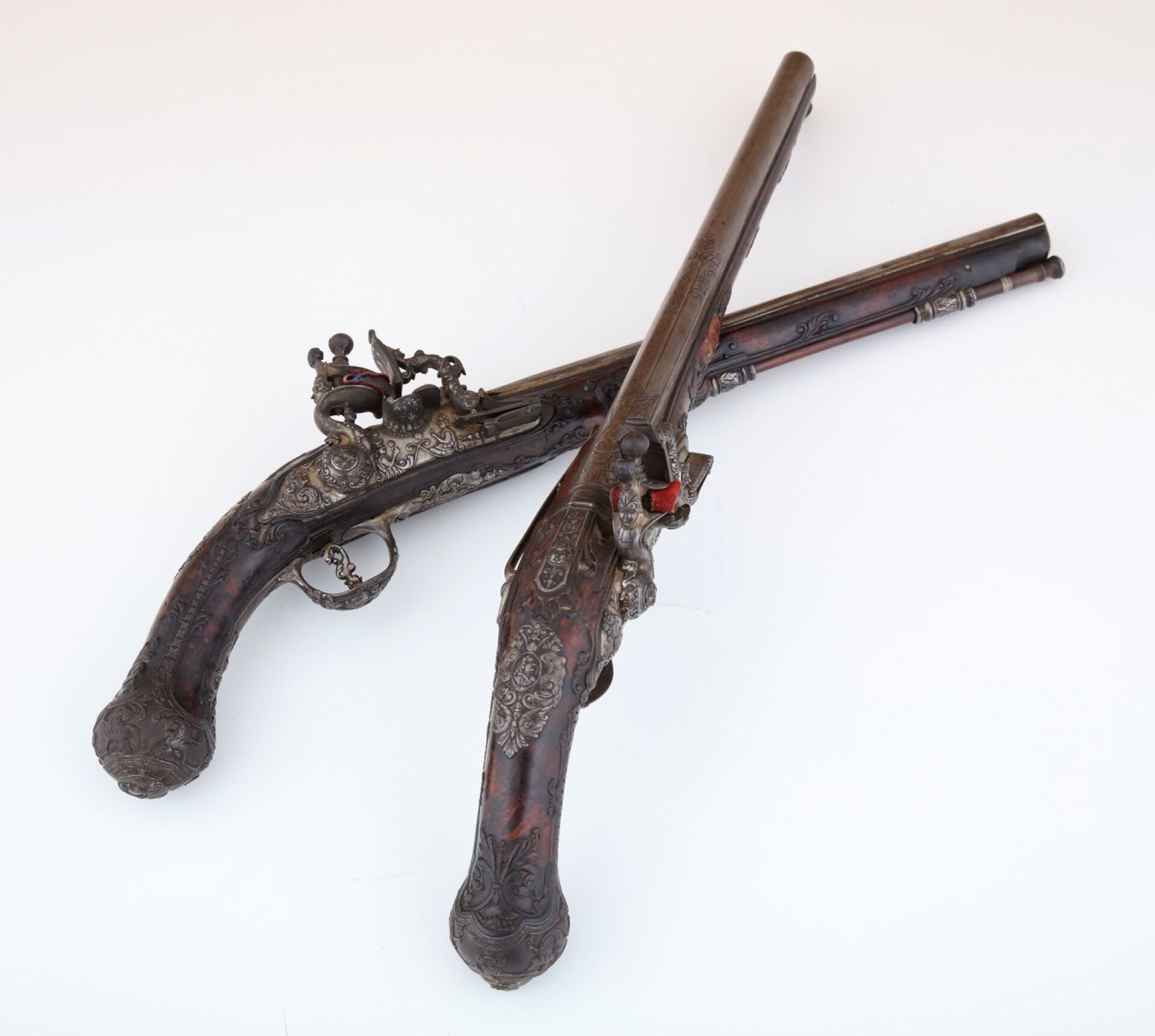 Null 85/ Belle paire de pistolets à silex d'officier de cavalerie, italiens. 
Ca&hellip;