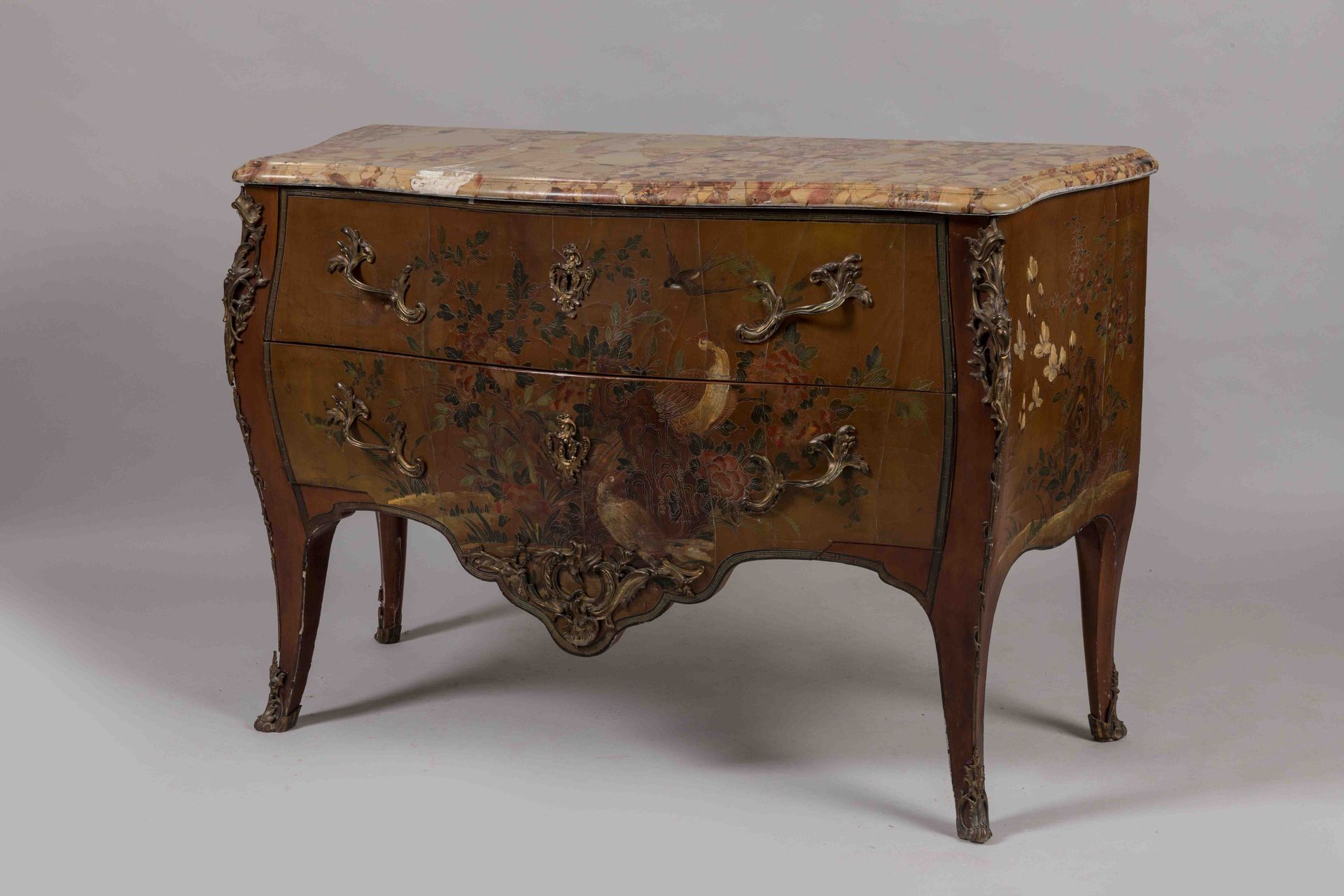 Null A curved COMMODE opening with two drawers without a crossbar, decorated wit&hellip;