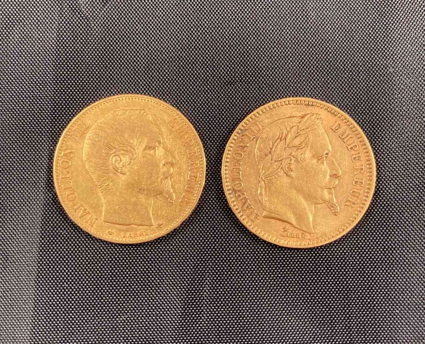 Null 
FRANCE. Napoléon III. Deux pièces de 20F or. L'une tête nue, 1855, l'autre&hellip;