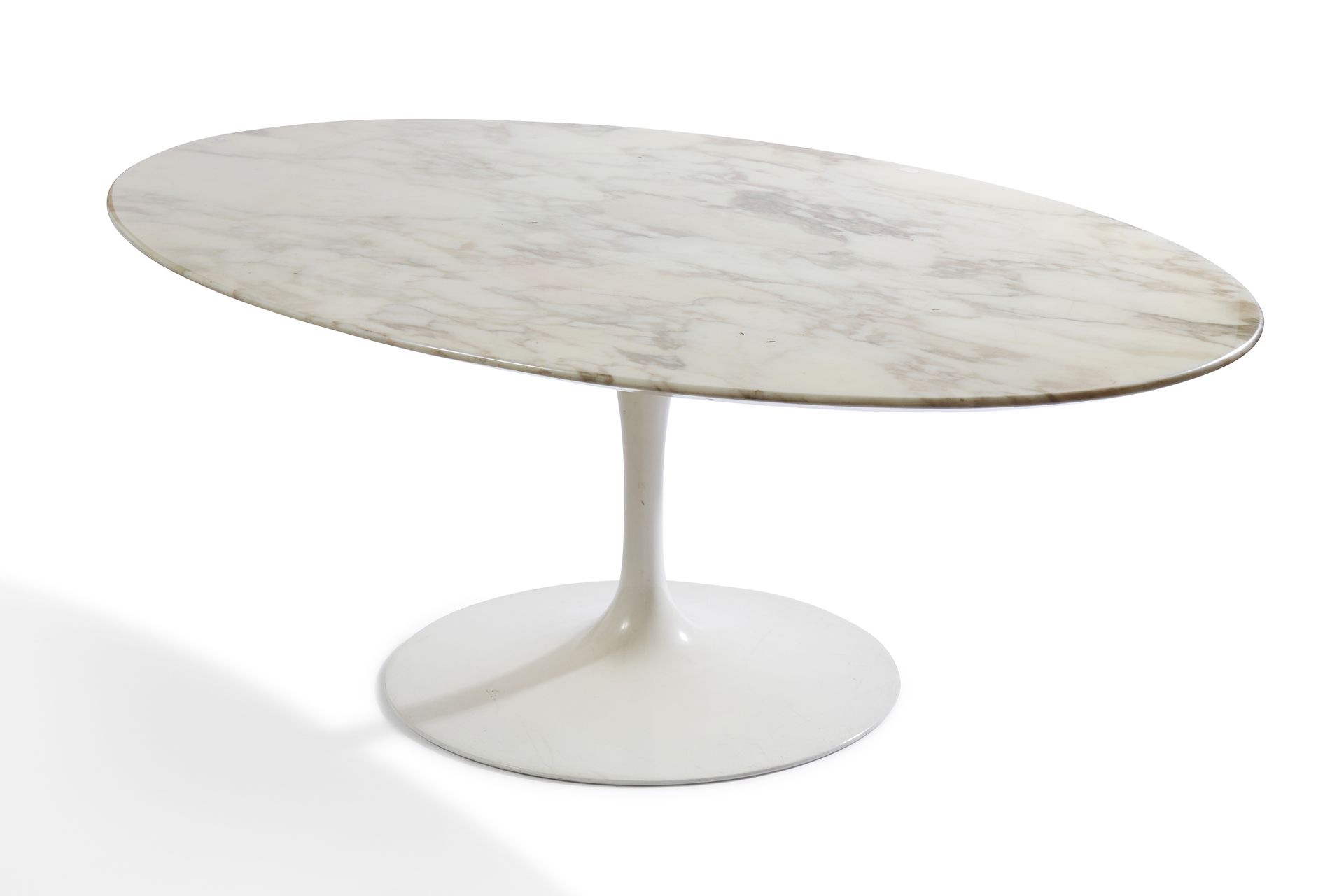 Null Eero SAARINEN KNOLL


郁金香底座和白色大理石椭圆形桌面的咖啡桌


37 x 104 x 70厘米


磨损、划痕和发黄的顶部