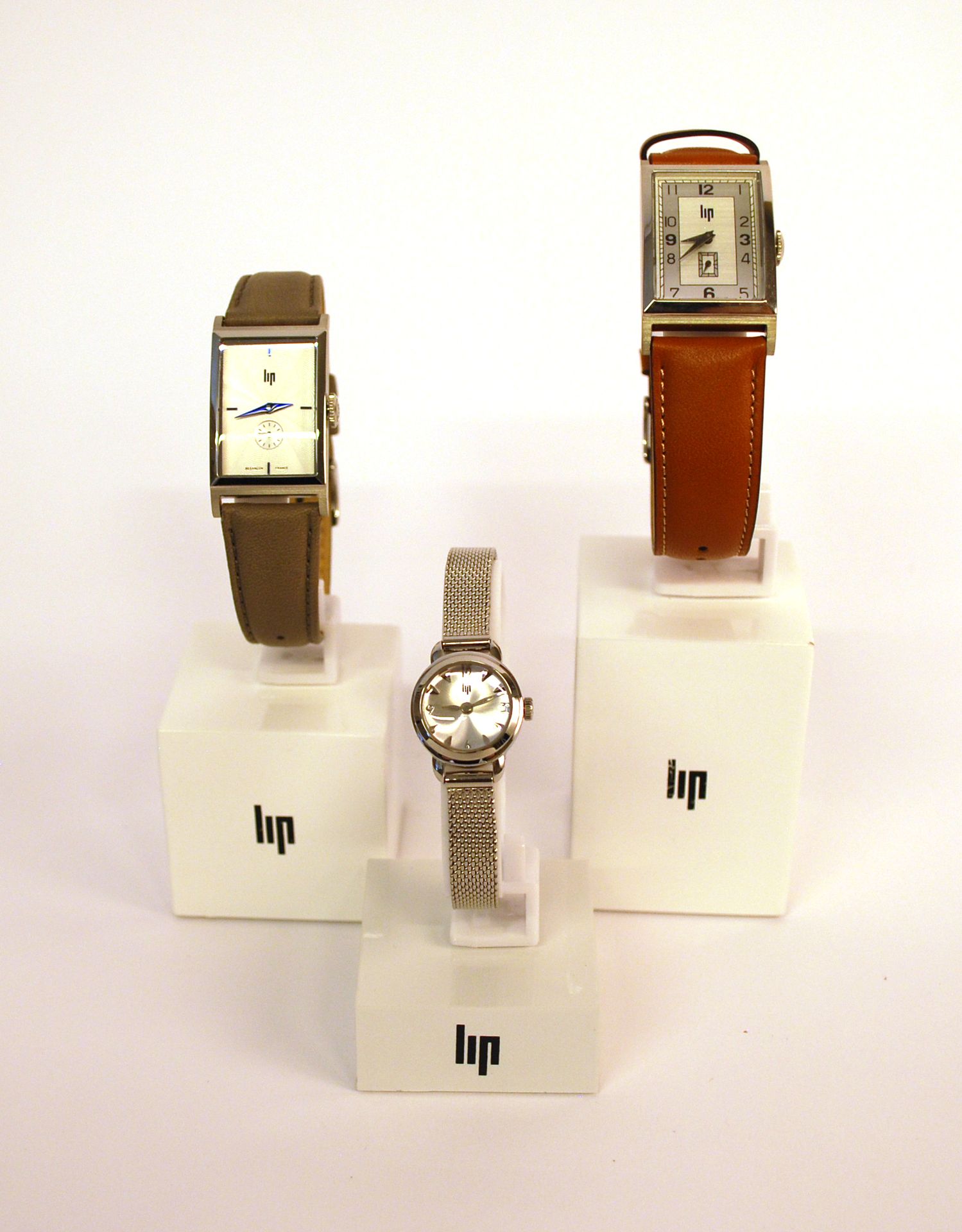 Null * LIP 


Lot de trois montres bracelets, bracelets acier et cuir 


Vendues&hellip;