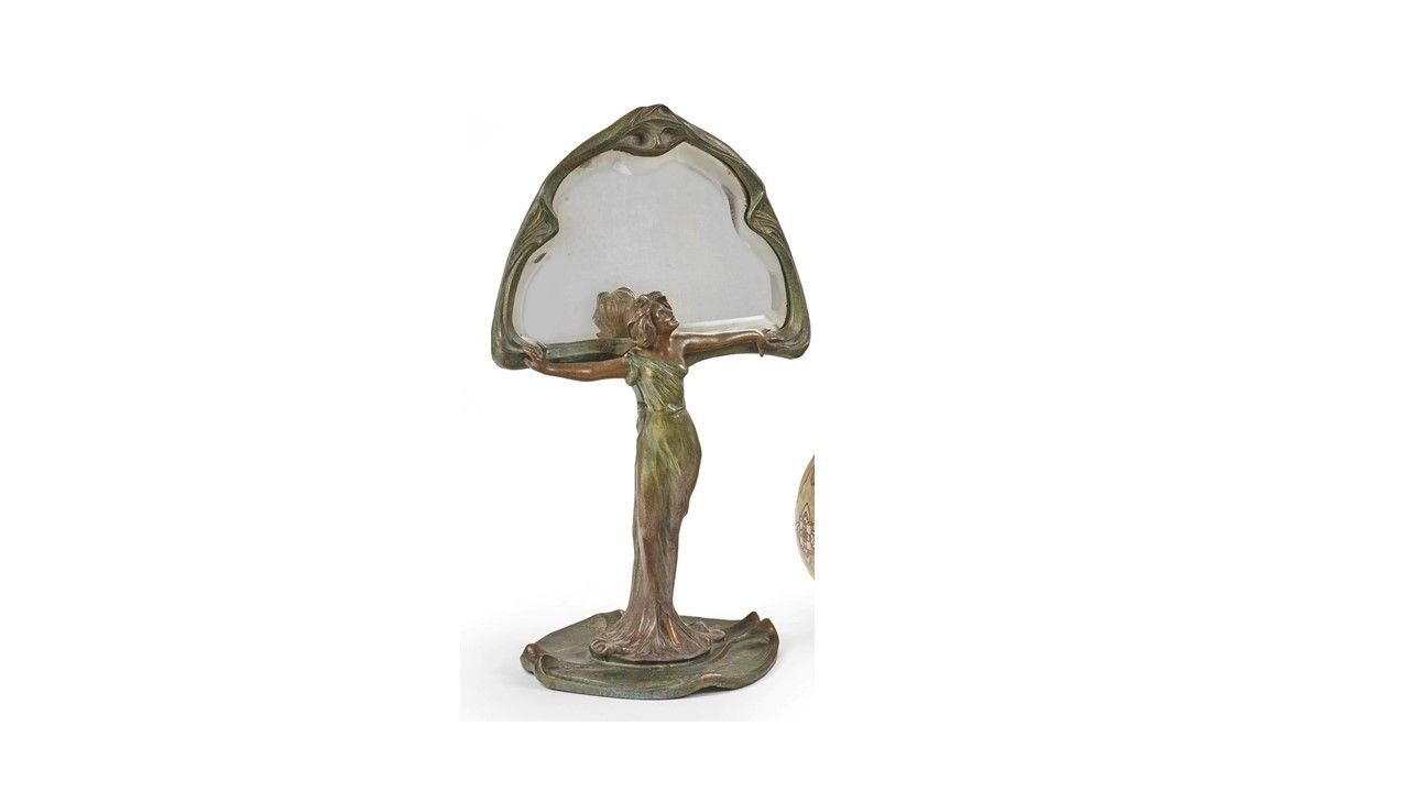 Null F.ELO还是FLO？


	"举起手臂的女人"。桌子上的镜子是镀金的，古绿色和棕色的铜化金属，顶部有一个弯曲的半月形镜子。


	签名。


	高度&hellip;