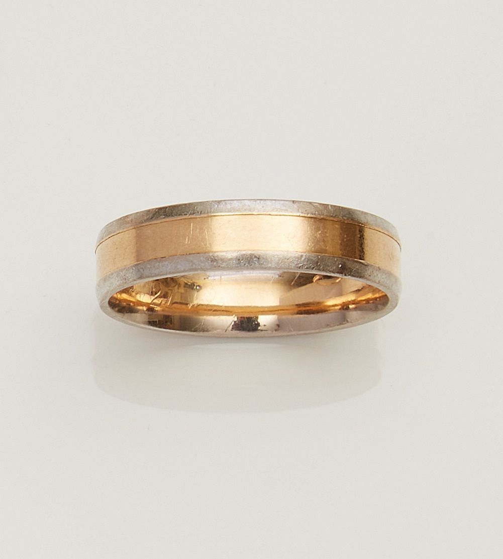 Null Wedding ring in two-tone gold, yellow and white, 18 K 750/000. 


Weight : &hellip;