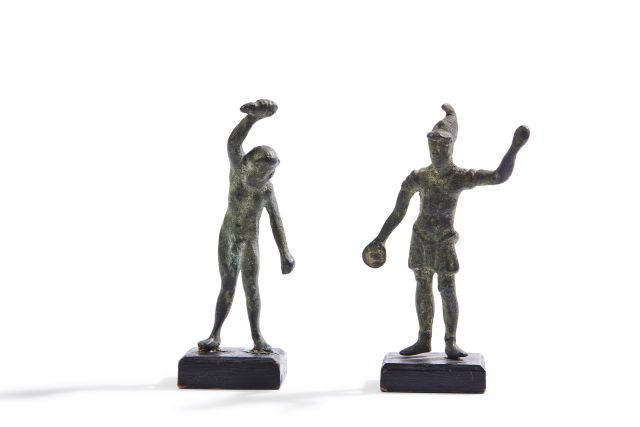 Null Lotto composto da due statuette che rappresentano un dio Marte elmato 11,5 &hellip;