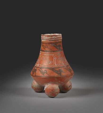 Null Vogel-Stativ-Vase 

Im präkolumbianischen Stil

H. 18 cm Durchm. 13 cm