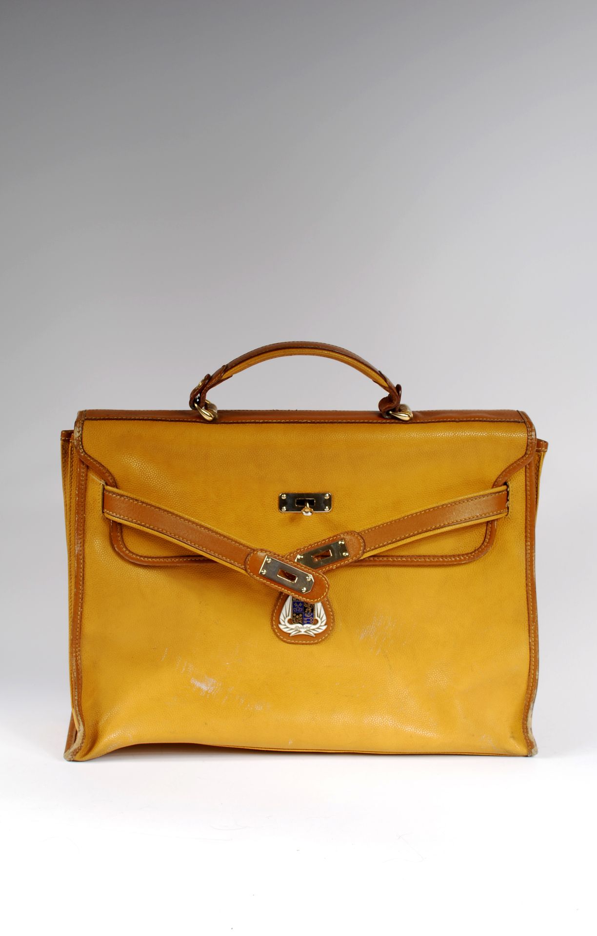Null LANCEL 

Rechteckige Handtasche aus beigefarbenem genarbtem Leder und hellb&hellip;