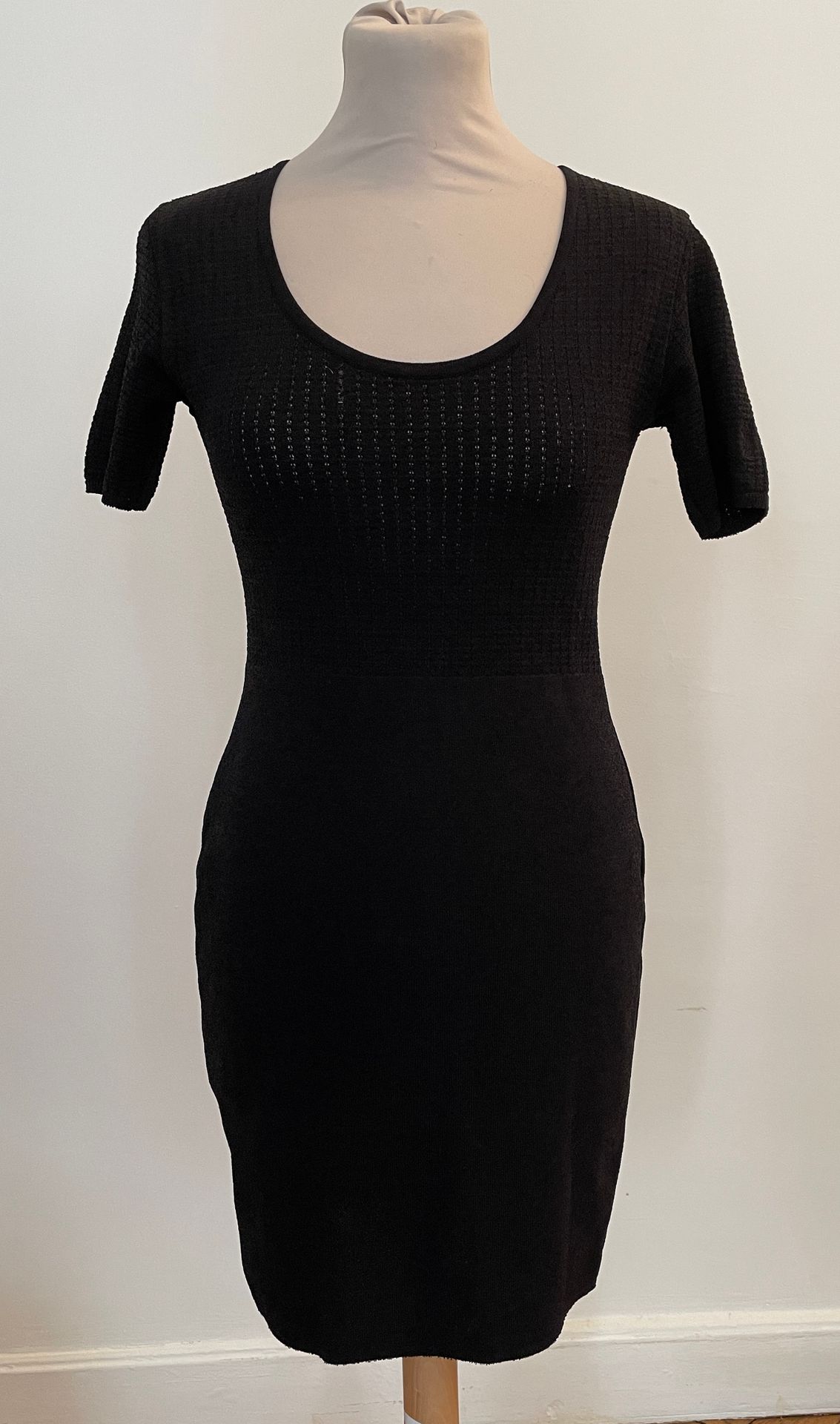 Null YVES SAINT LAURENT variation 

Short-sleeved knitted tube dress. 

Some thr&hellip;
