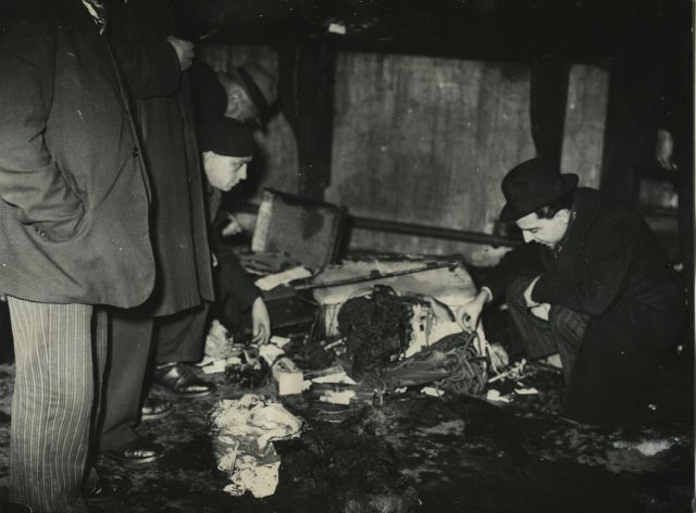 Null CHEVOJON和不明身份的摄影者。警察和警察，1927-1975年，二十三（23）张照片。复古银版画，从10.2 x 6.8厘米到18.1 x 23&hellip;