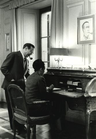 Null 吉安卡洛-博蒂（1931-2008）。乔治-西梅农和他的妻子，约1970年。复古银版画，25 x 17.1厘米，25.9 x 18厘米相纸。在背面，有&hellip;