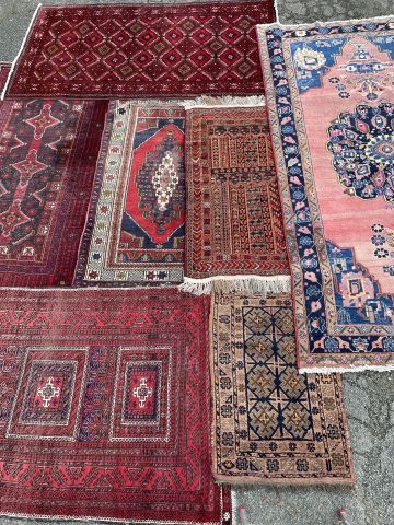 Null Lot comprenant 7 tapis mécanique laine en usage