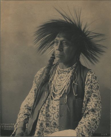 Null F.A. RINEHART（1861-1928）。印第安人安托万-莫伊斯-弗拉赫德的肖像，1898年。复古的 "双色调 "印刷品，22.8 x 18.&hellip;