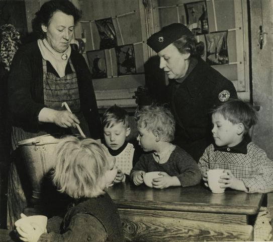 Null Hazel KINGSBURY (1907-1982). Belgian Children Helped by the Red Cross, 1944&hellip;