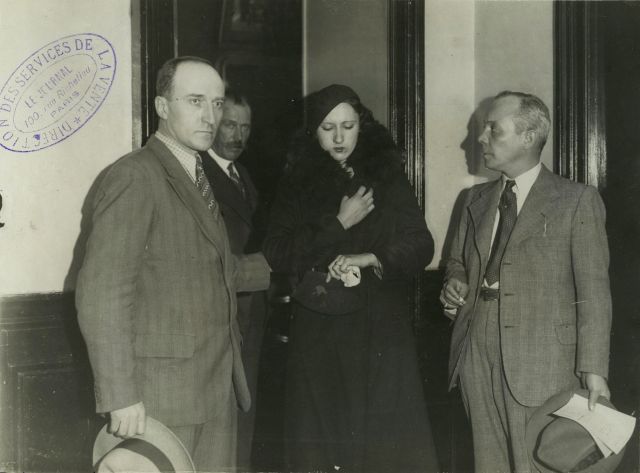 Null 不明身份的摄影师。Violette Nozières案，五张照片，1932-1934。复古银版画，8.3 x 11厘米至16.1 x 22.3厘米。在&hellip;