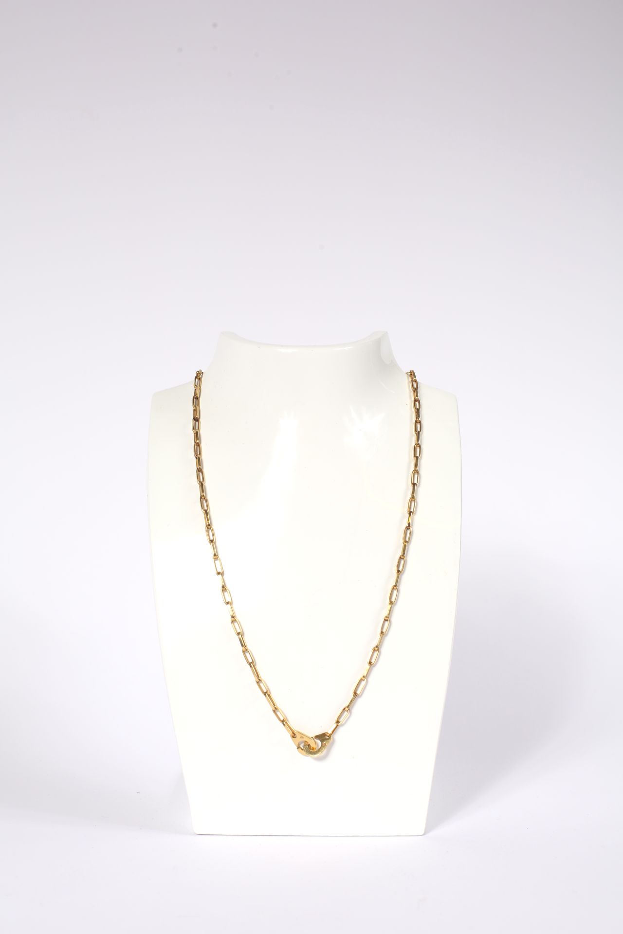 Null Collier en or jaune 18K 750/000 à maillons articulés ovales, le fermoir fig&hellip;