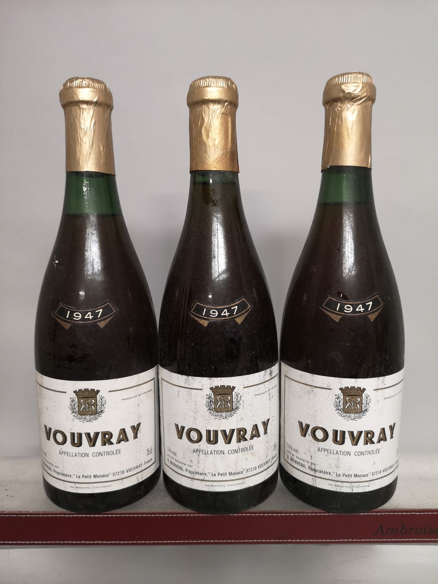 Null 3 bouteilles VOUVRAY "Le Petit Monaco" - R. BIENVENU 1947

Etiquettes légèr&hellip;