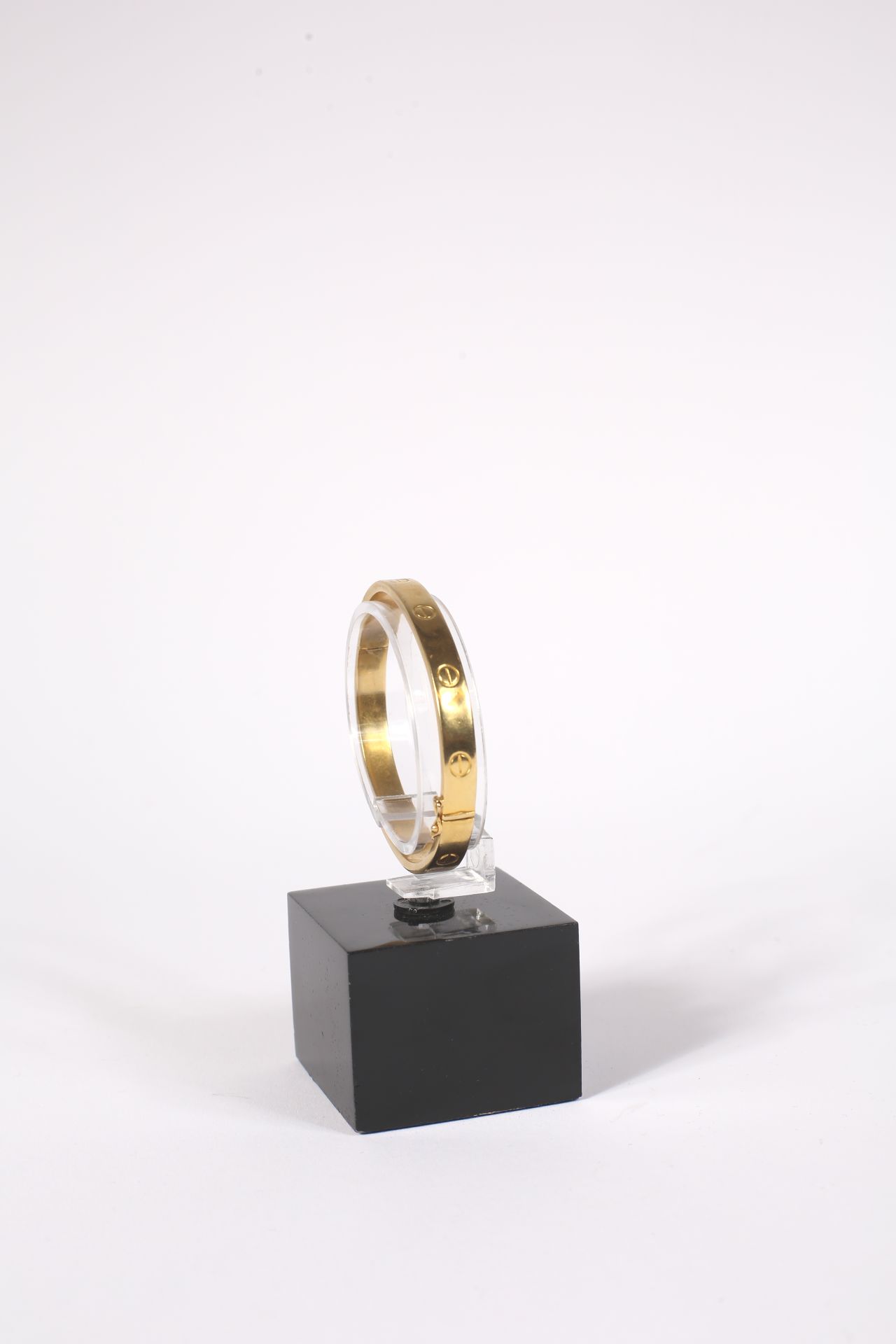 Null Bracelet jonc en or jaune 18K 750/000 à décor de pas de vis 

Poids : 12 g