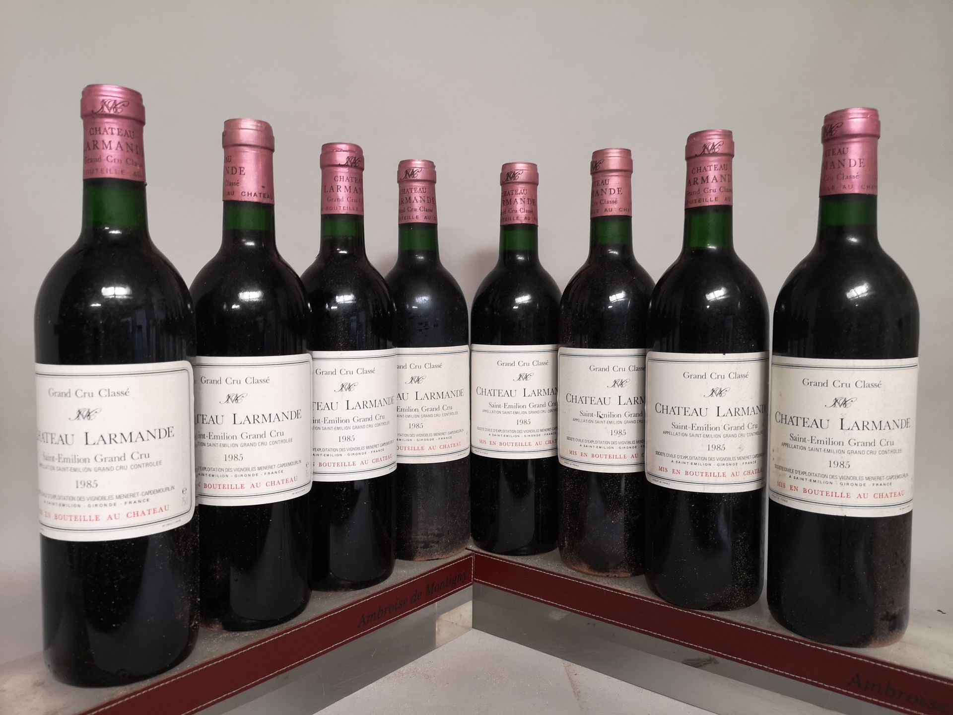 Null 8 bouteilles Château LARMANDE - Saint Emilion Grand cru 1985

2 base goulot&hellip;