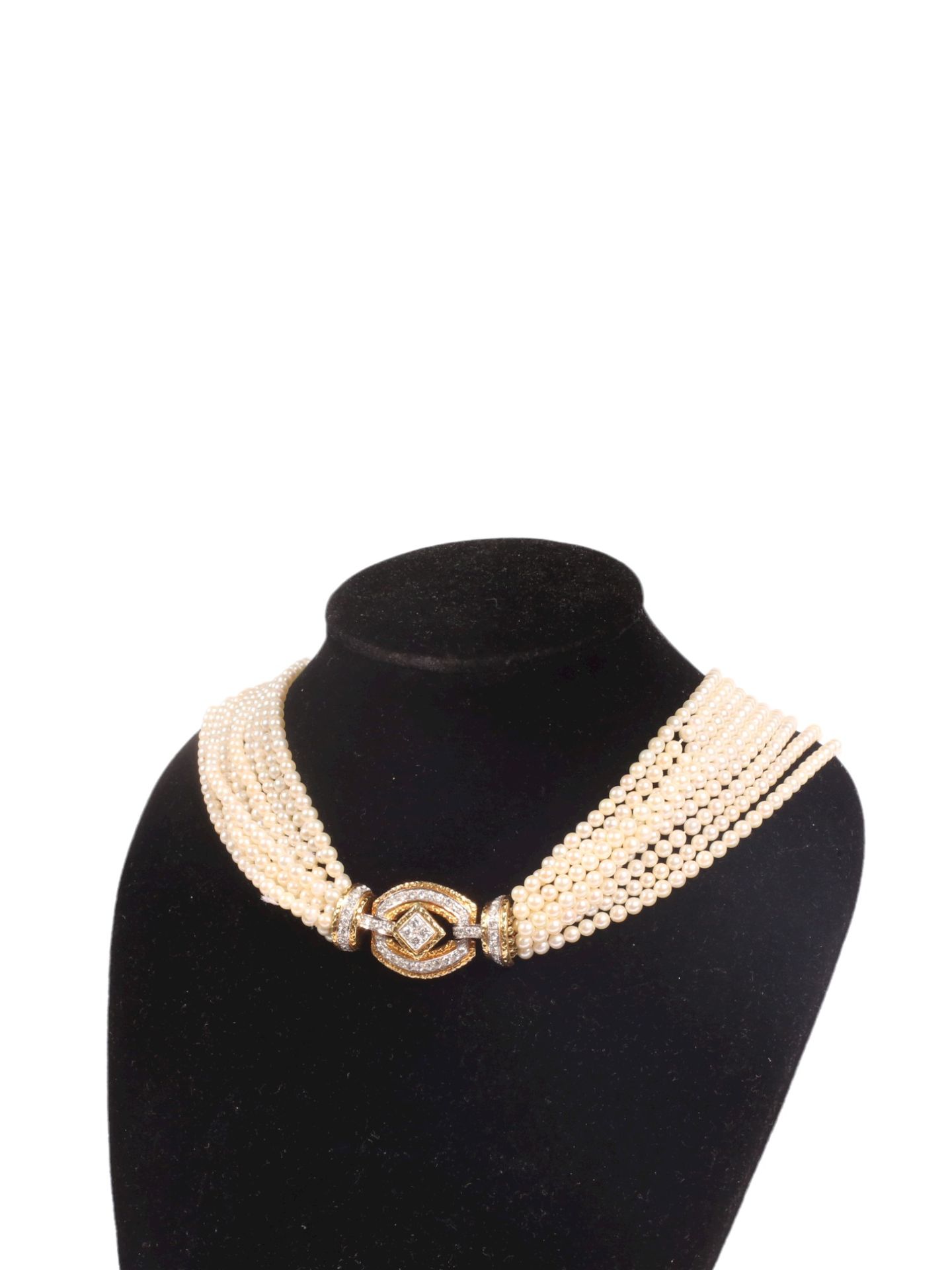 Null *九排珍珠项链，18K黄金和白金的扣子，铺设钻石

毛重：93克