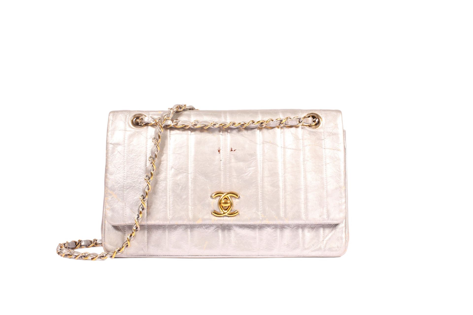 Null * CHANEL vintage

Circa 80 - 85

Flap bag originally made of silver-tinted &hellip;