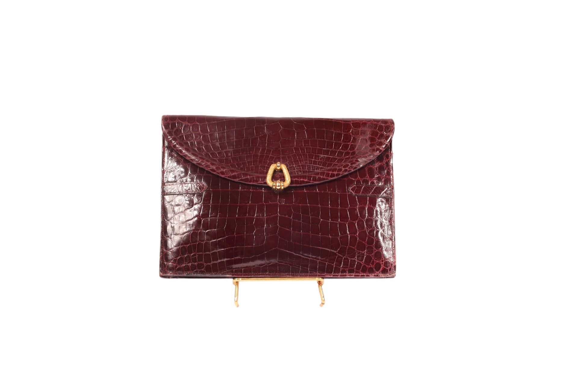 Null * Christian DIOR 

Circa 1970 

Clutch bag in burgundy glossy estuary croco&hellip;