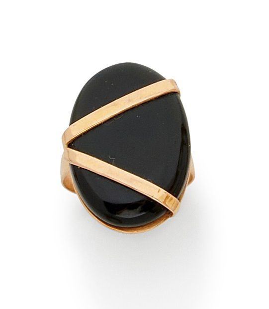 Null Ring aus 18 Karat Gelbgold 750/000, gekrönt von einer schwarzen Glaspastill&hellip;