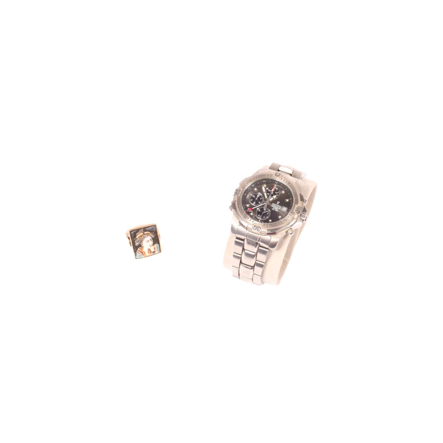 Null *18K黄金戒指上镶嵌着一个展示艺妓半身像的小瓷盘

TDD 55厘米左右

毛重：8克



FESTINA计时码表的表壳