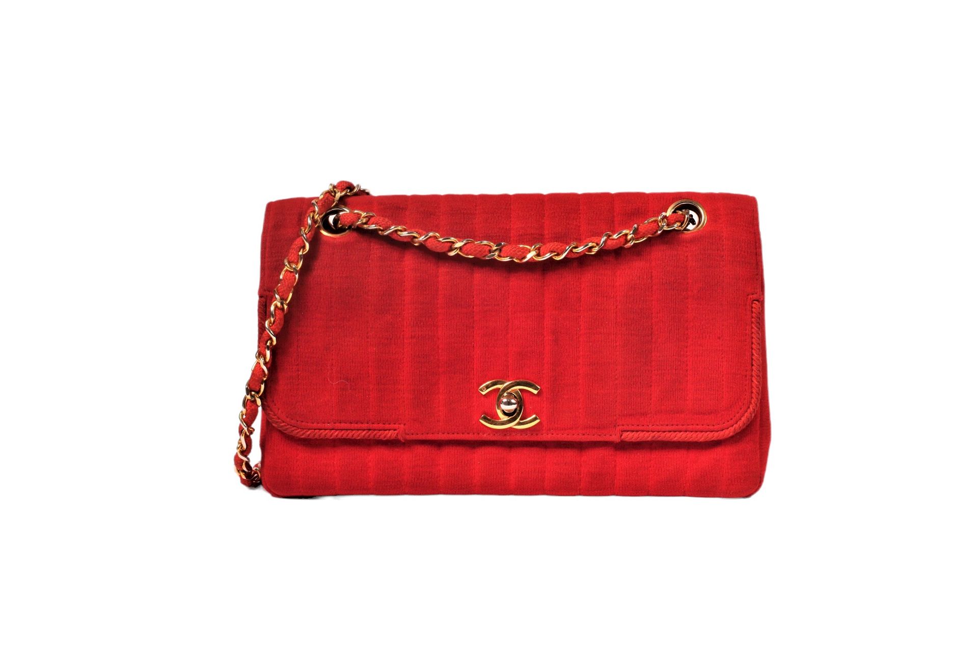 CHANEL Circa 80 - 85 Flap bag in red wool jersey, g…