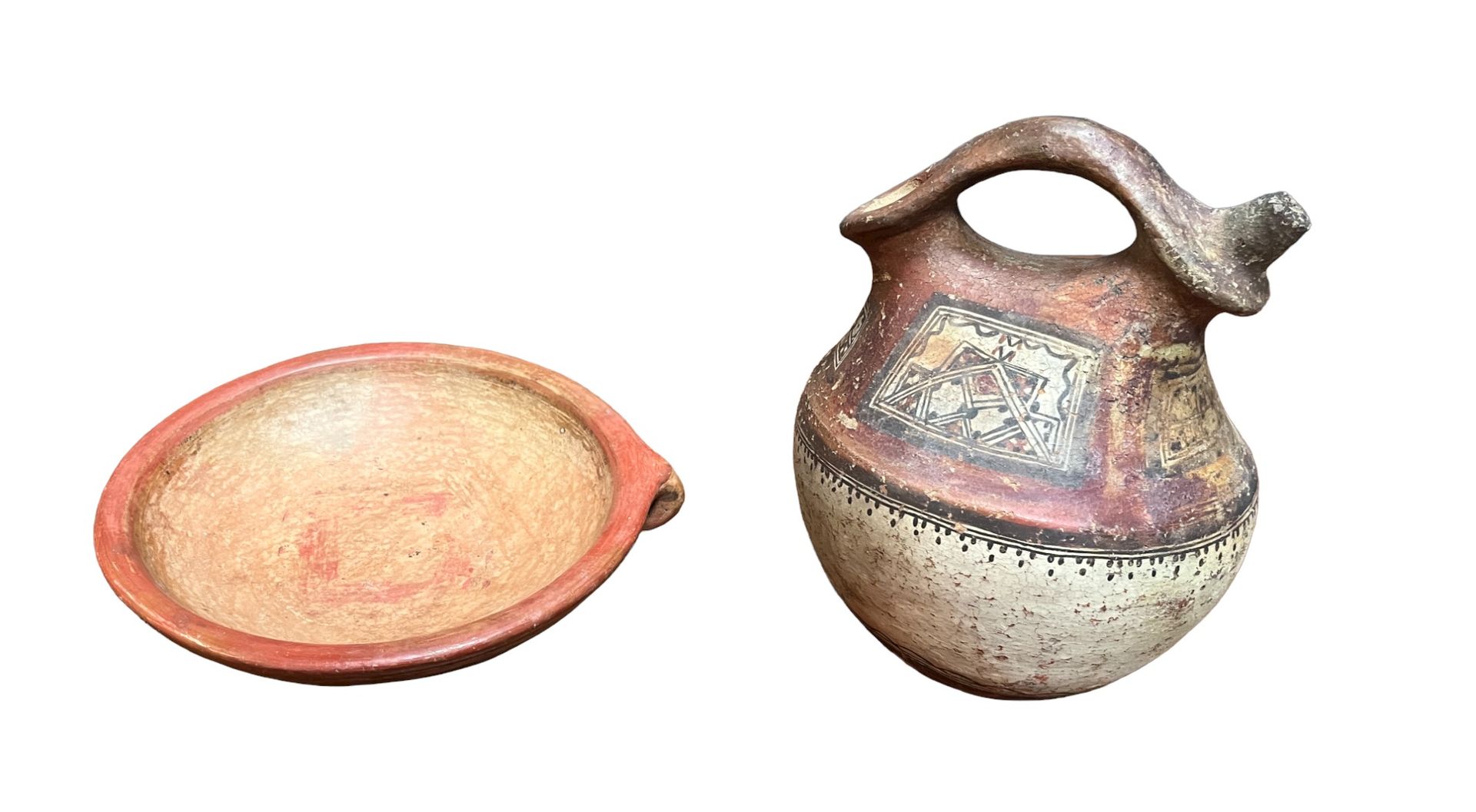 Null *在哥伦布时代之前的味道

一批陶器，包括一个罐子和一个盆子

H.25厘米的壶 - D. 28厘米的盆子