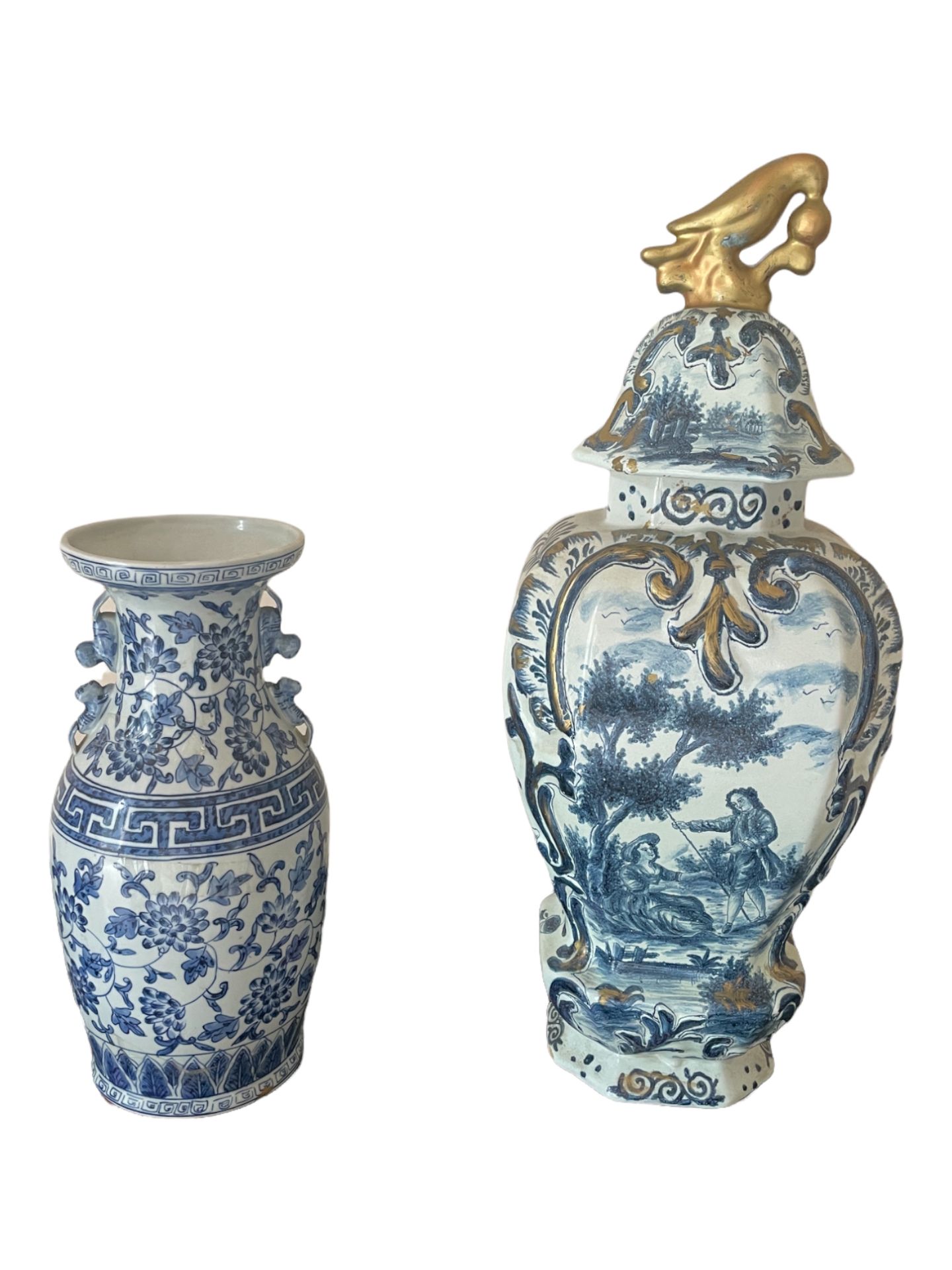 Null *在中国和代尔夫特的味道中

釉下蓝色装饰的瓷瓶和有盖陶瓶

H.34和56厘米
