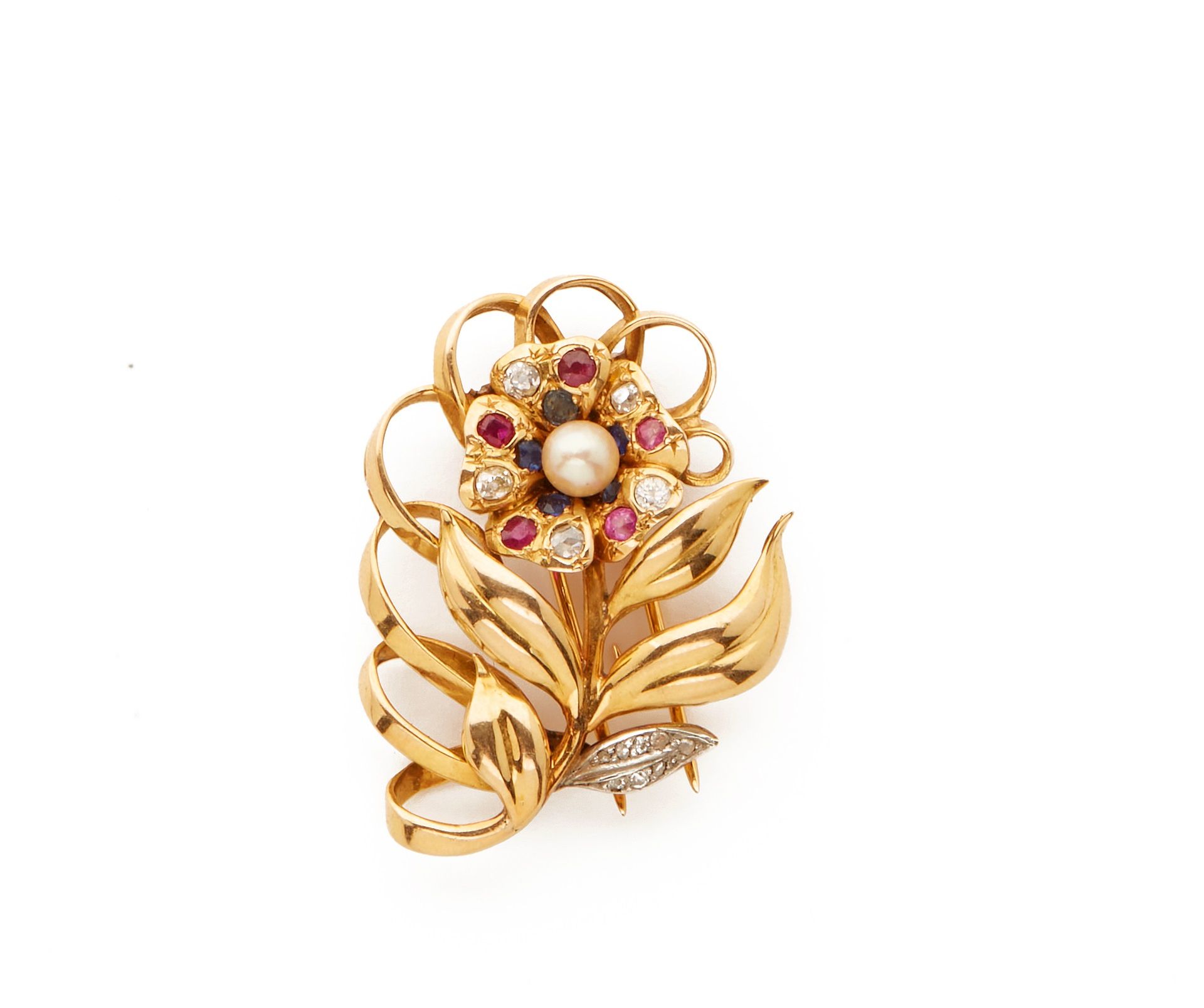 Null 18K黄金和白金领夹，特色是茎上的花朵，镶嵌着钻石、珍珠和石榴石 
毛重：17.5 g - 4.4 x 3.1 cm