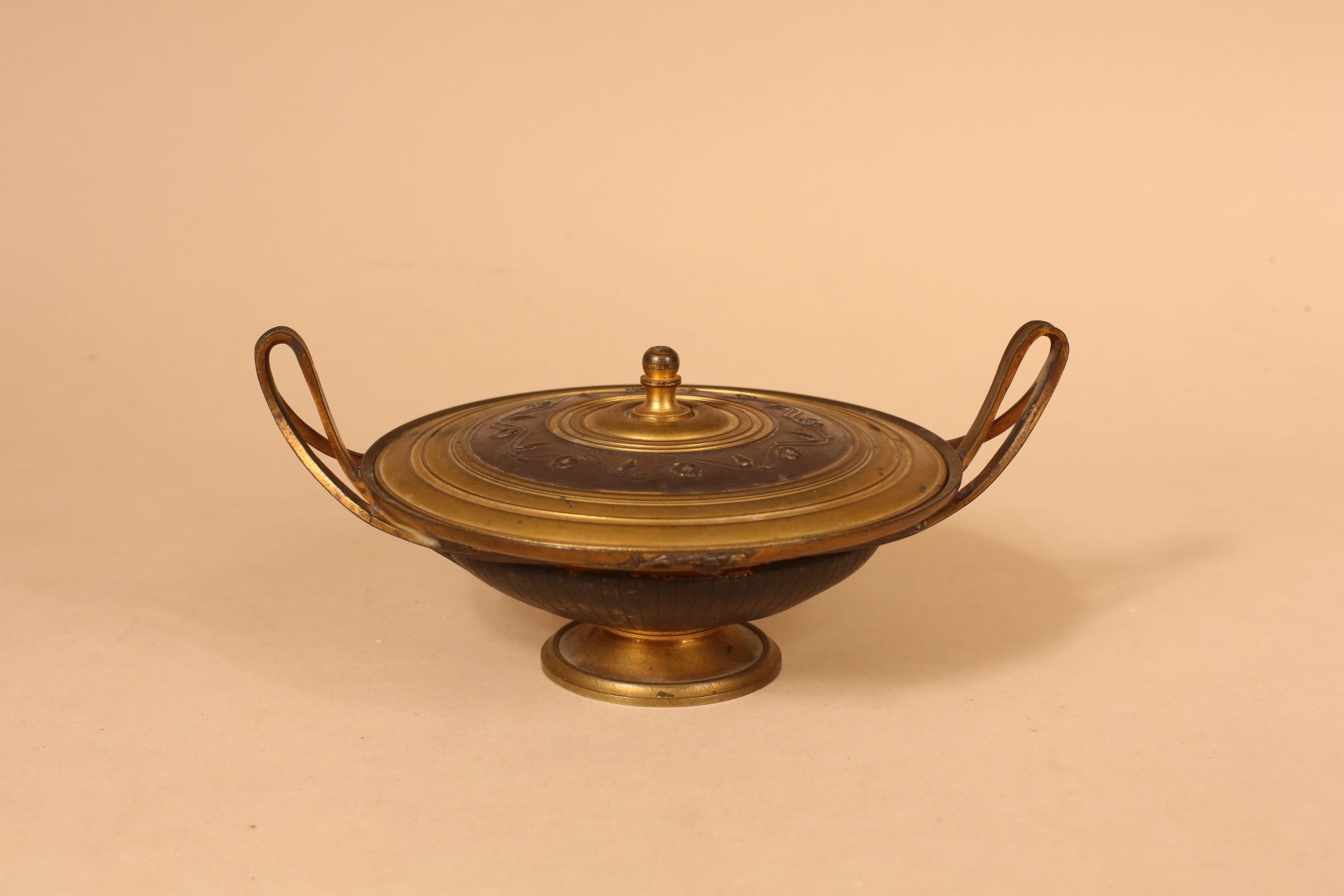 Null BARBEDIENNE 
Covered cup on foot with two handles. In bronze, the lid decor&hellip;