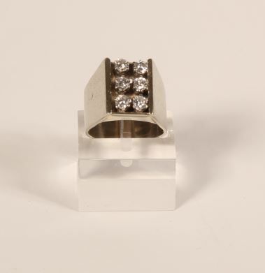 Null Bague jonc plat en or gris 18K 750‰, sertie de six diamants de taille brill&hellip;