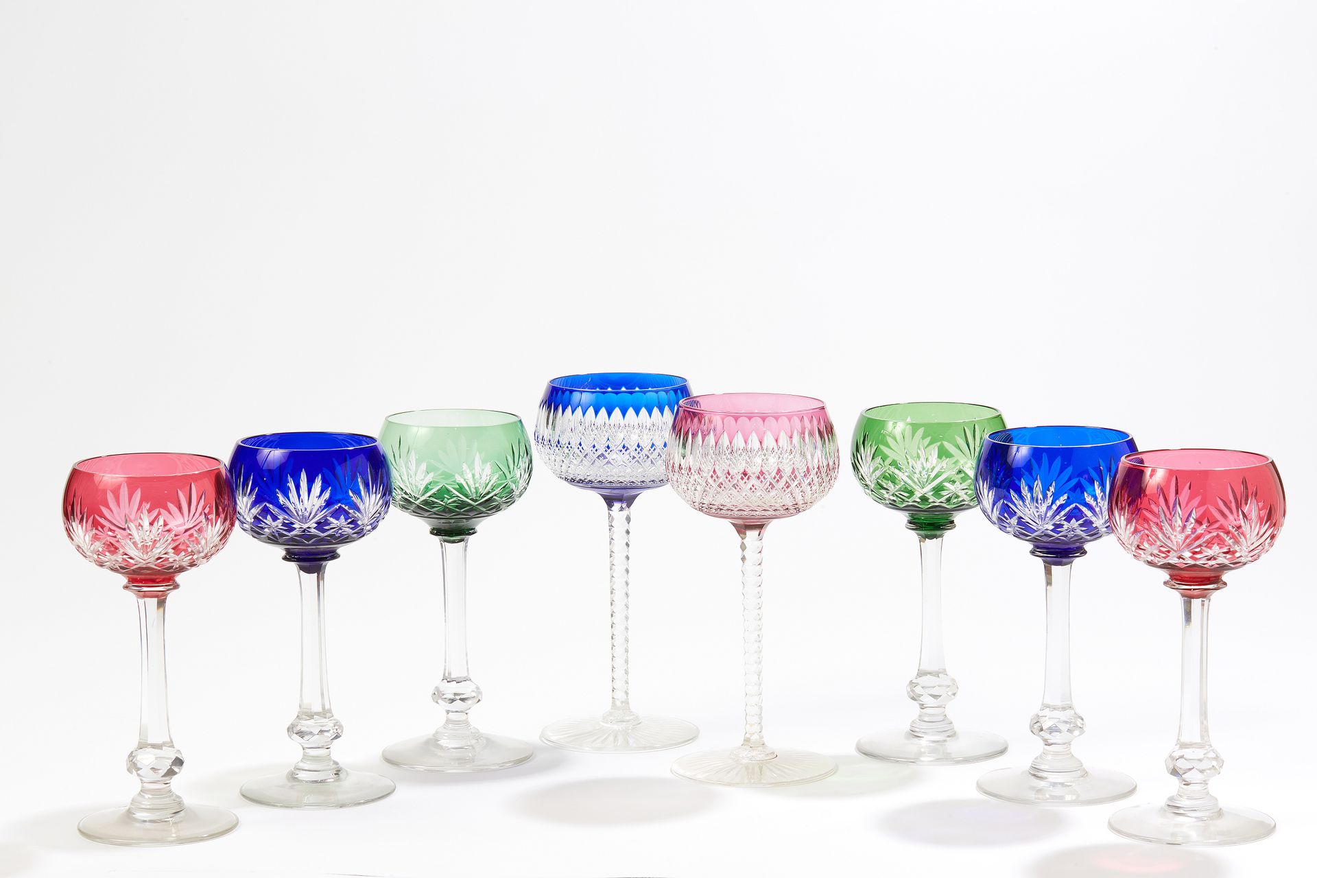 Null Juego de ocho copas Rhine de cristal tallado coloreado. Tres modelos difere&hellip;