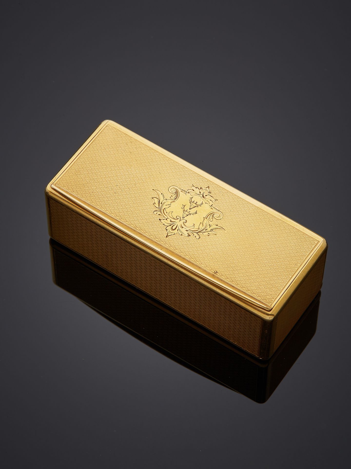 Null * Tabacchiera in oro giallo 750‰ (18 carati), di forma rettangolare, guillo&hellip;